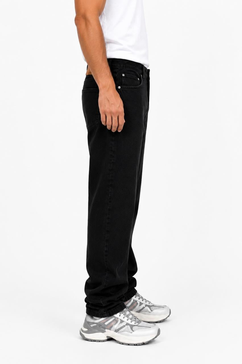 Essential Black Straight Jeans – 1015R3