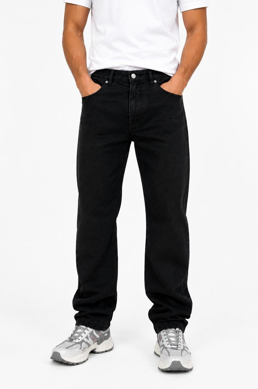 Essential Black Straight Jeans – 1015R3