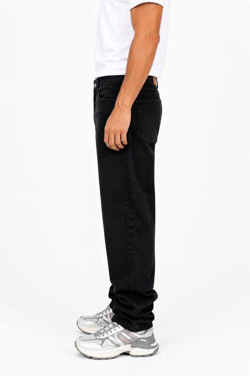 Essential Black Straight Jeans – 1015R3