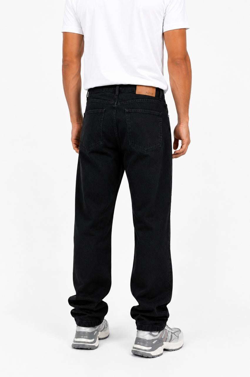 Essential Black Straight Jeans – 1015R3